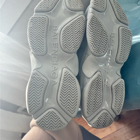 Balenciaga - Picture 5 of 7